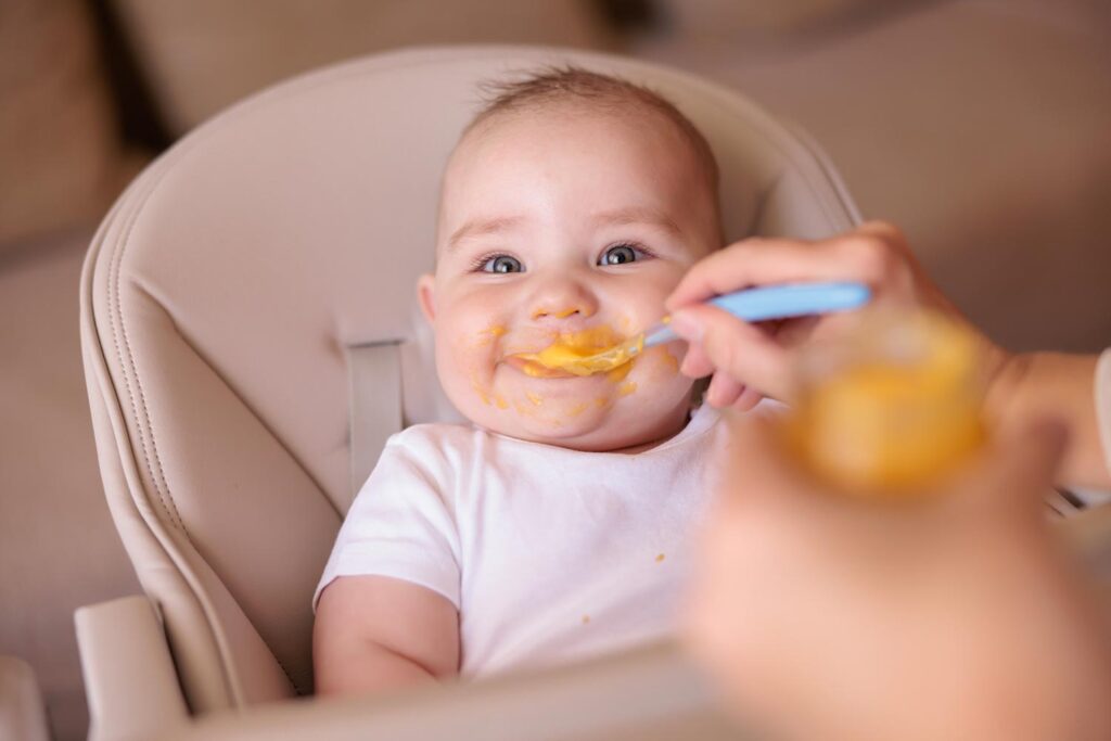 Example of a feeding schedule for a 6 8 month old baby