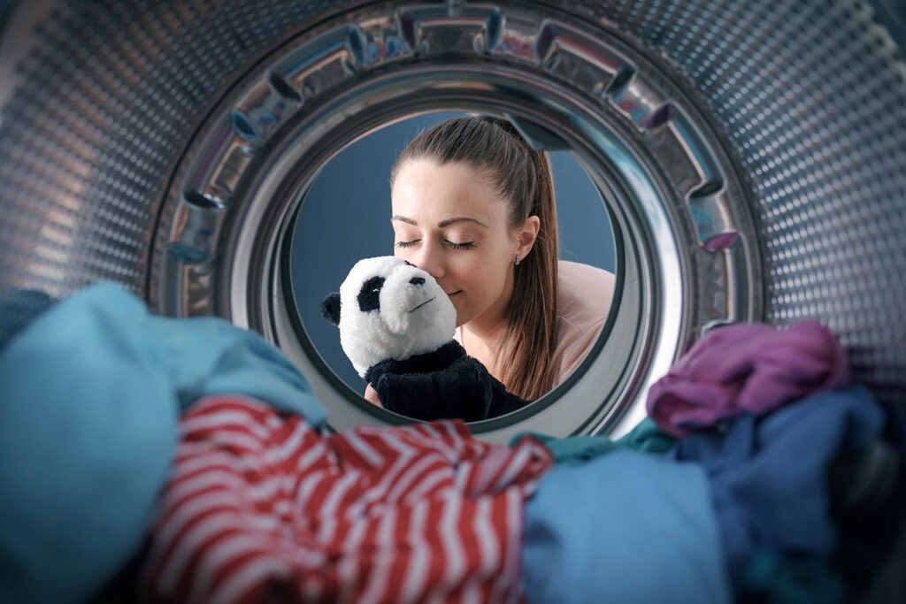 How often to wash the baby's toys