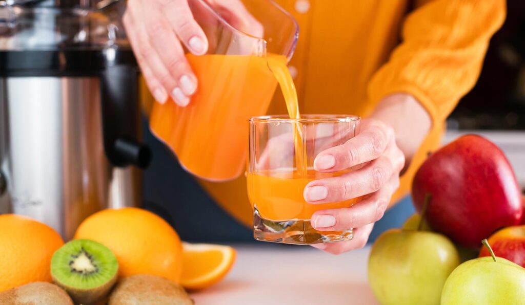 Is it and when is it recommended to give juice to babies
